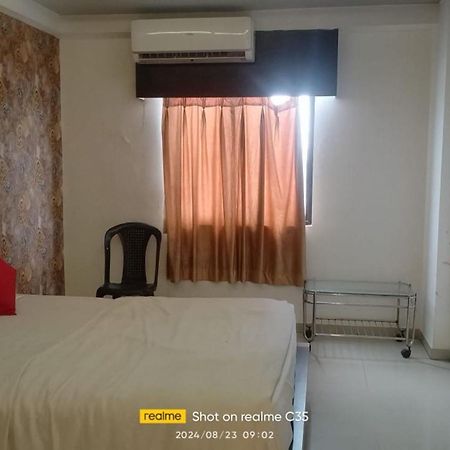 Hotel Paradise -Ahmedabad Buitenkant foto