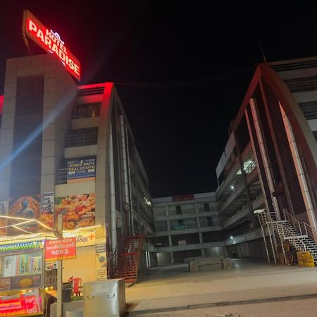 Hotel Paradise -Ahmedabad Buitenkant foto