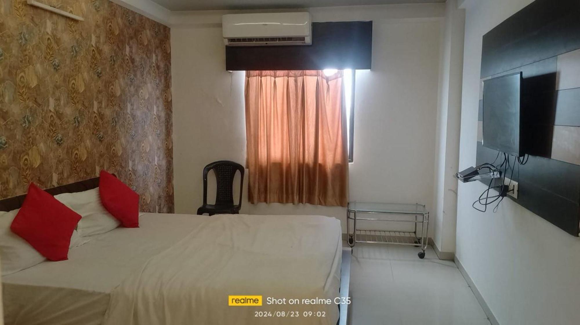 Hotel Paradise -Ahmedabad Buitenkant foto