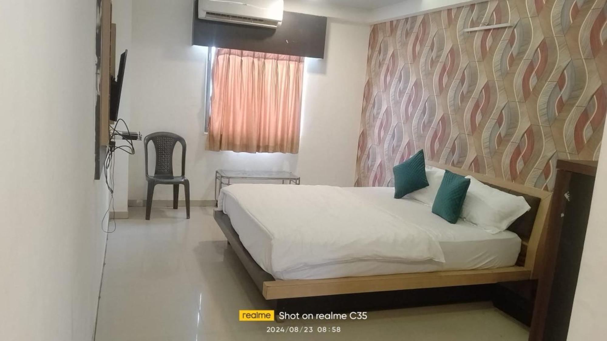 Hotel Paradise -Ahmedabad Buitenkant foto