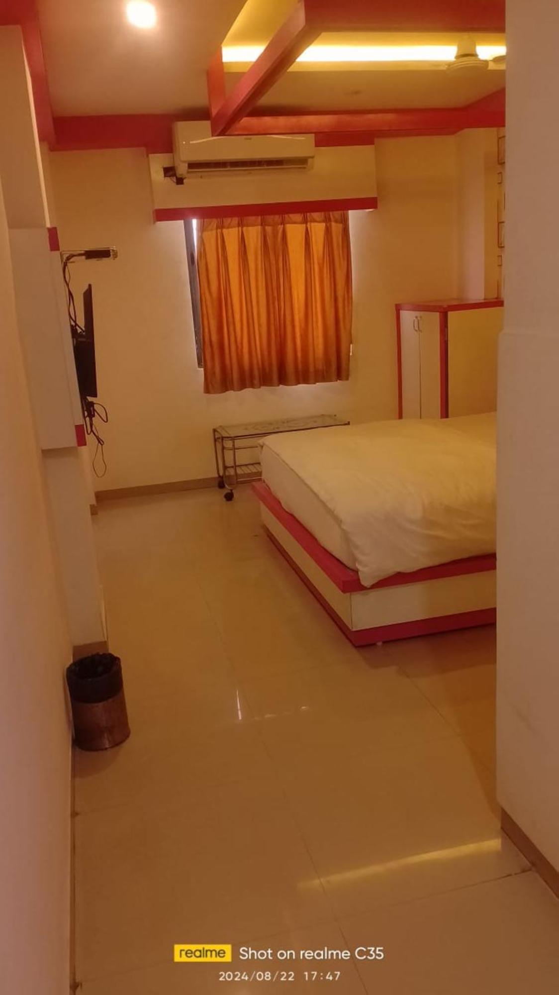 Hotel Paradise -Ahmedabad Buitenkant foto